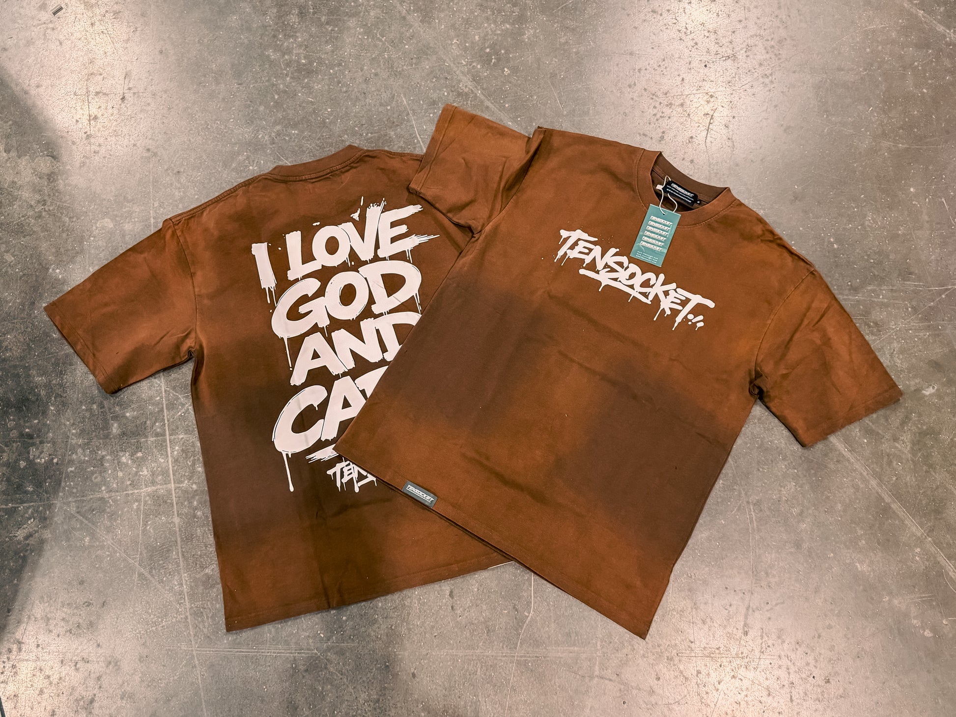 I love God (Mud)  T-shirt / Premium