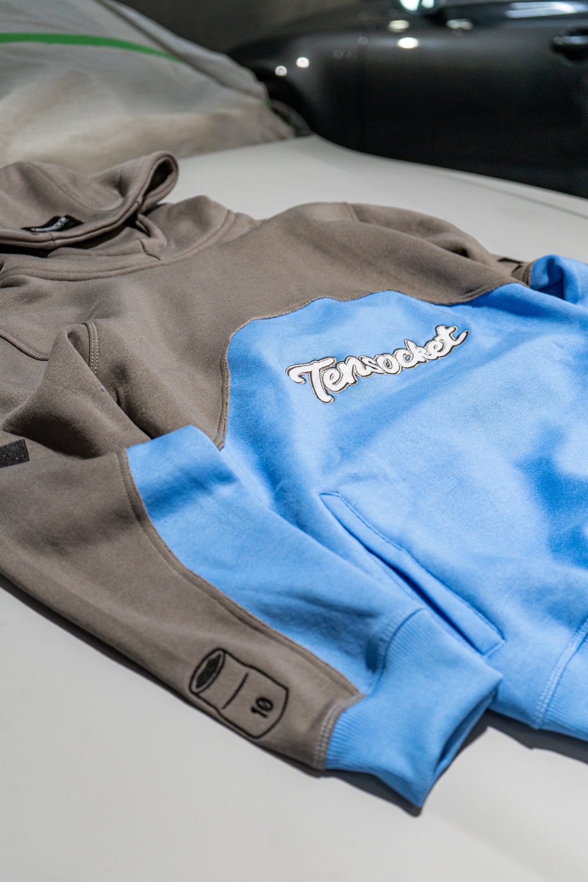Concrete Sky / Hoodie / Tensocket