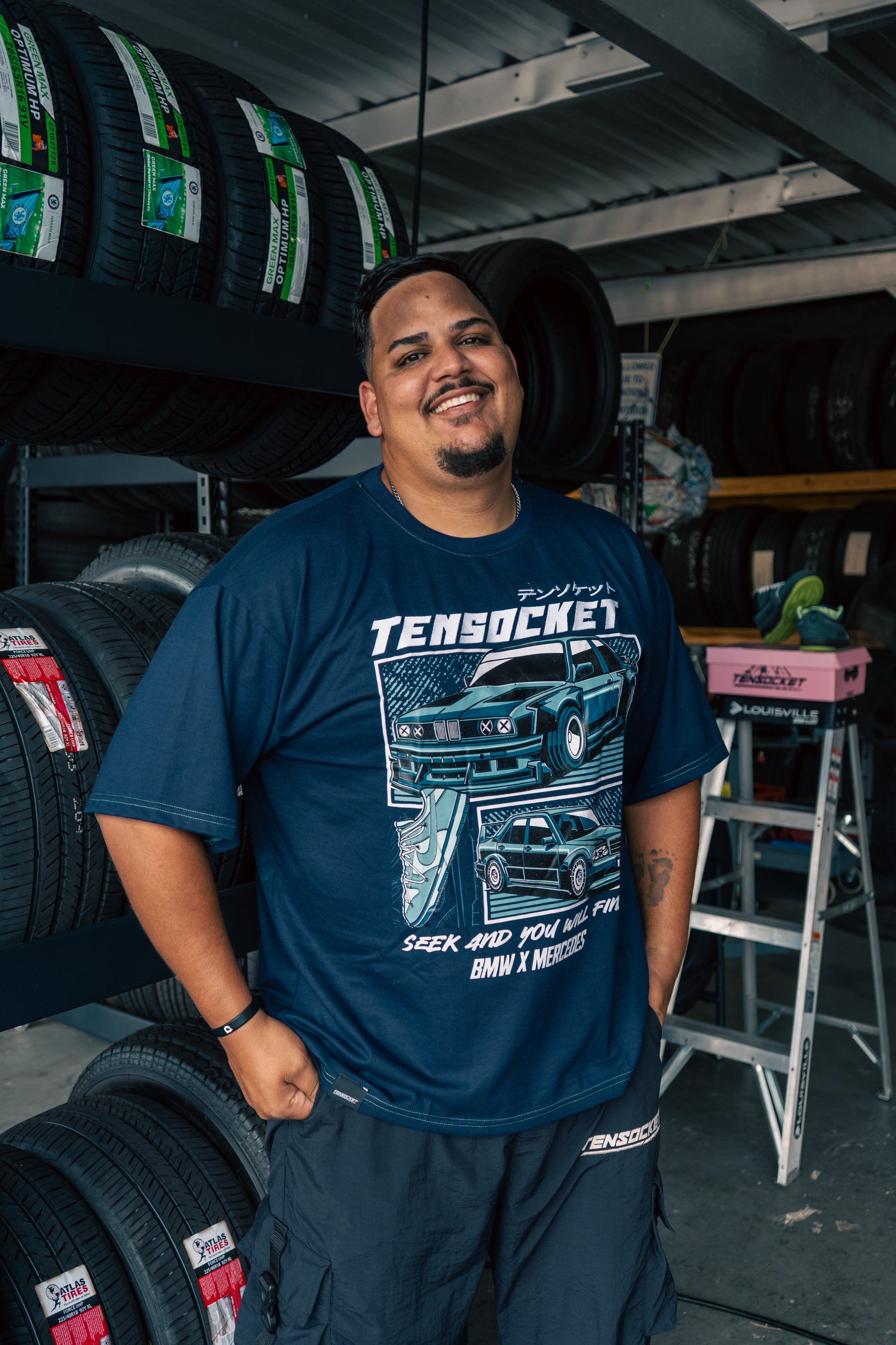 Mercedes vs BMW/ Premium T-shirt